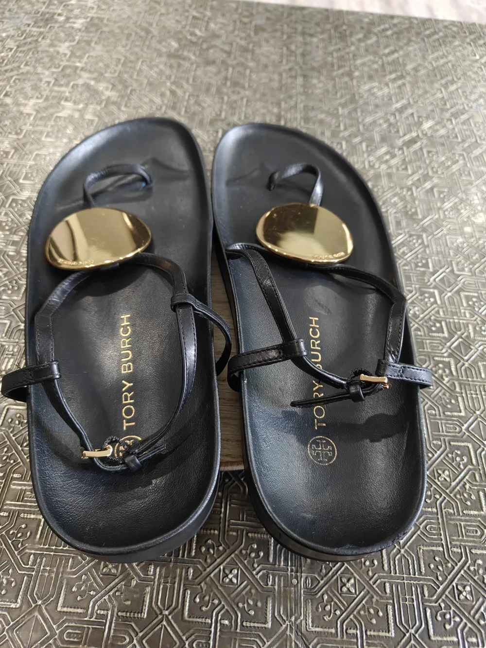 🐢 Tory Burch Patos Disk Black and Gold Leather Sandals. Size 9.5